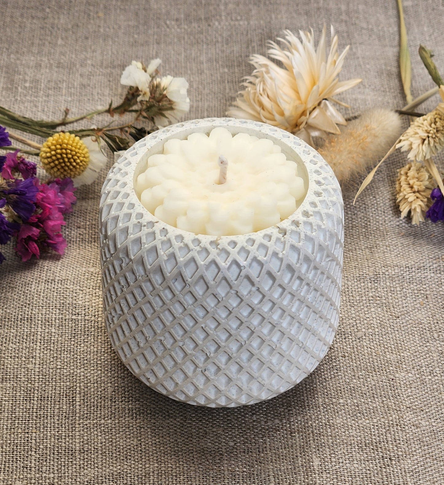 White mini candle - geometrical